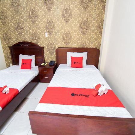 Hotel Reddoorz Near 23Rd September Park Thành Pho Ho Chí Minh Esterno foto